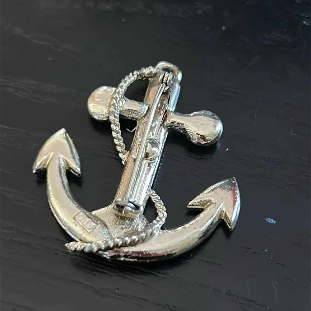 Vintage anchor brooch / pin in very good condition. Signed JJ (Jonette Jewlery)